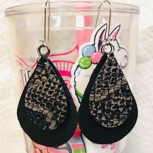 Leather teardrop 3-in-1 earrings